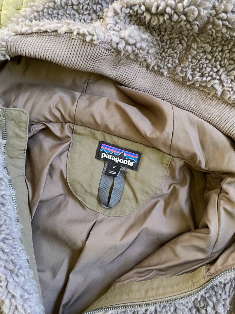 Patagonia Dusty Mesa Parka - Size M, Furry Taupe - Picture 2 of 2
